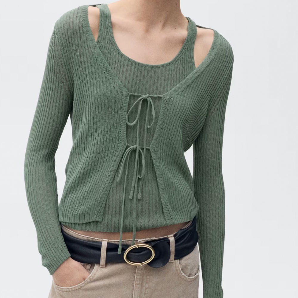 Rib-knit cardigan with bows. M Size